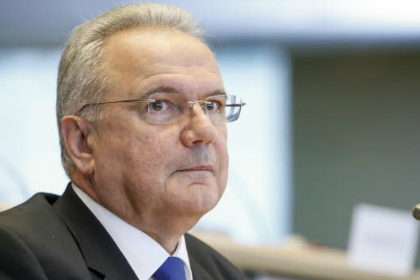Bruxelles réfléchit à débloquer une aide humanitaire pour la Grèce